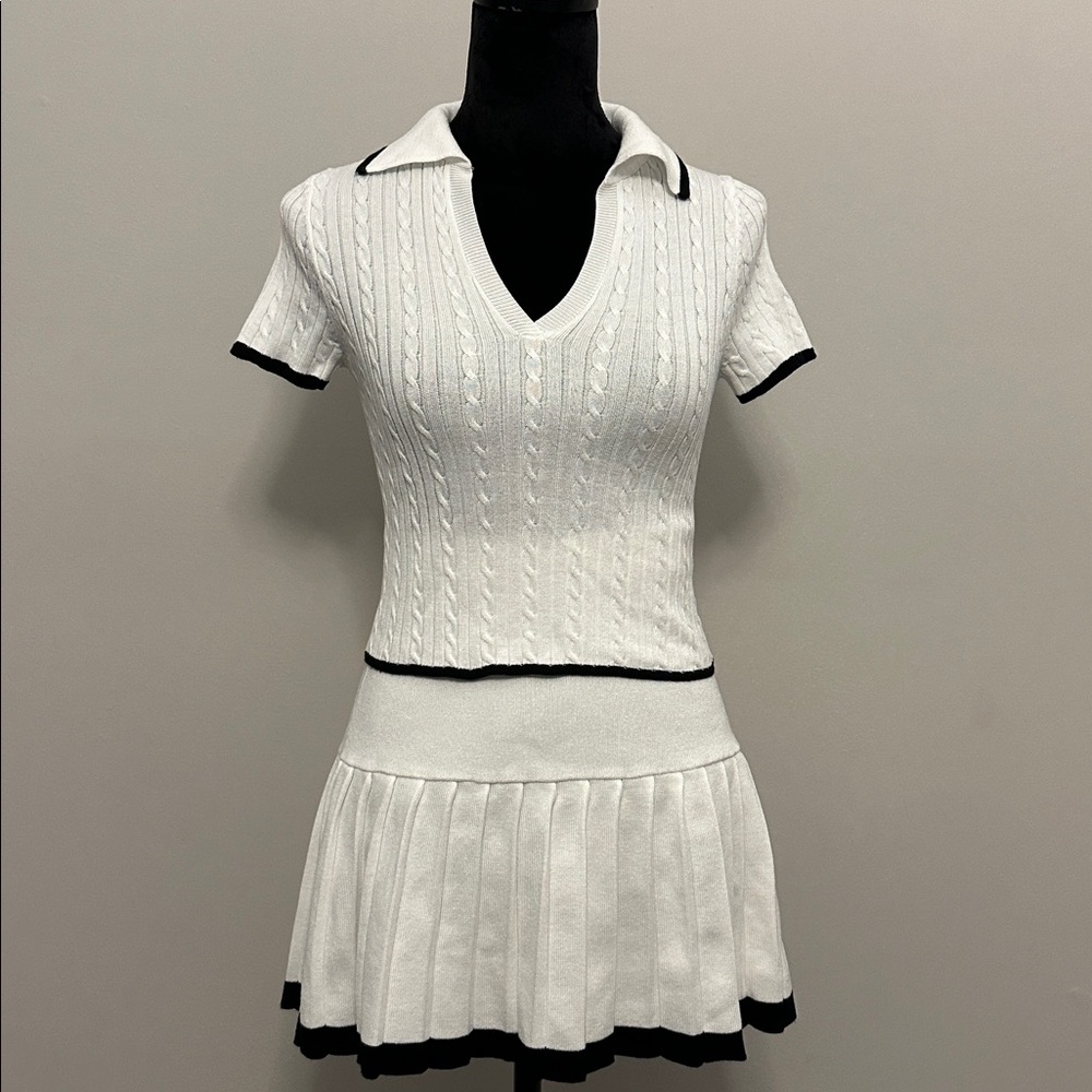 Chic White Cable Knit Women's Tennis Set